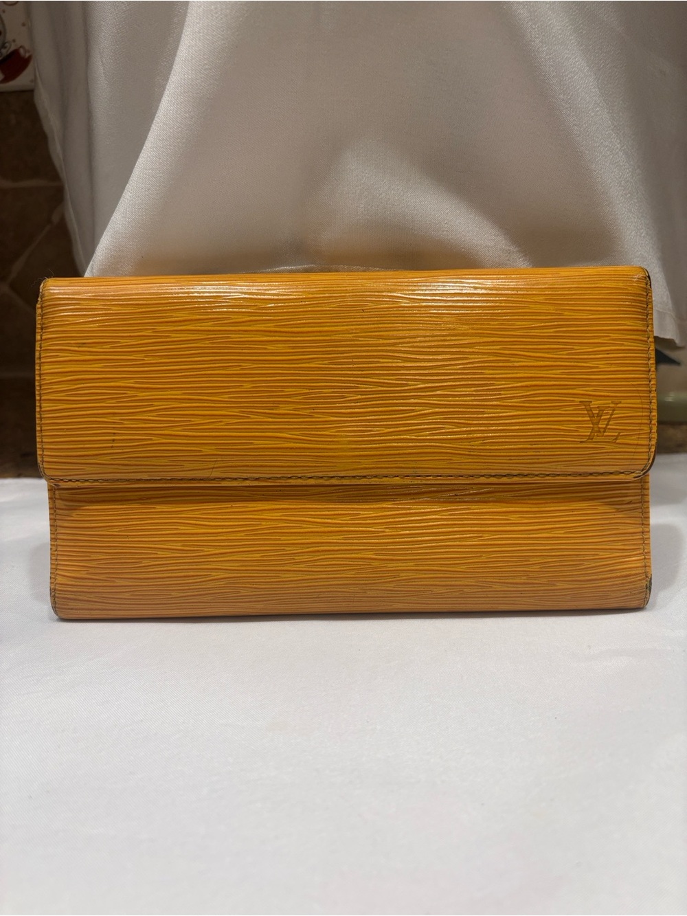 Authentic Louis Vittton Epi Sarah Wallet in Tassil